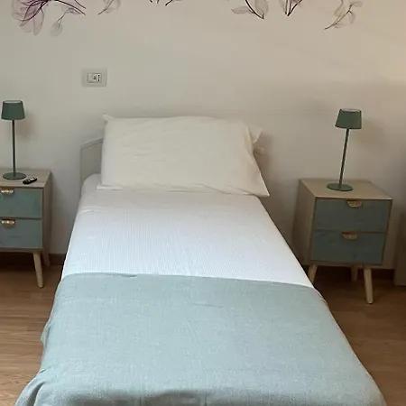 By Foot - House Varenna