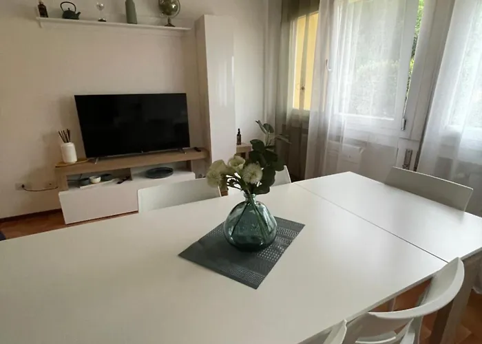 By Foot - House 아파트 *