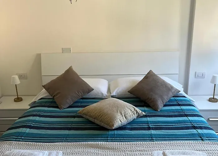 아파트 By Foot - House