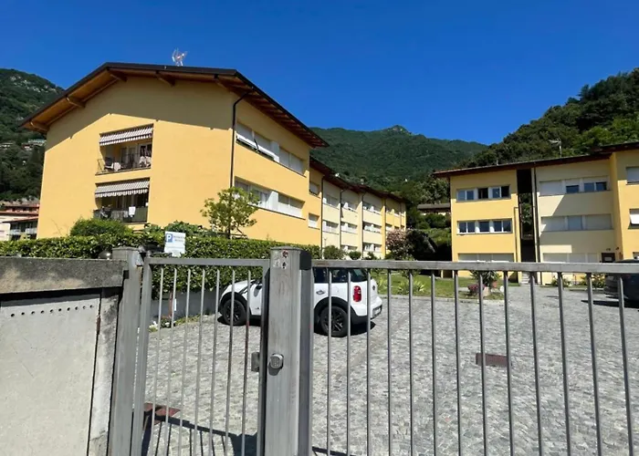 아파트 By Foot - House