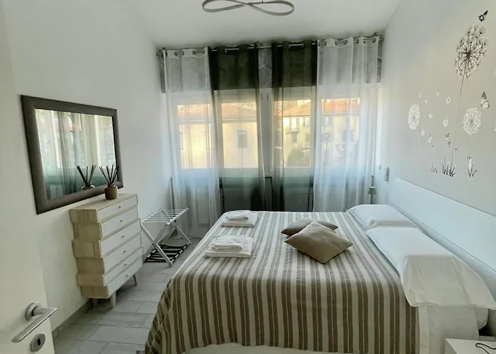 By Foot - House 아파트 *