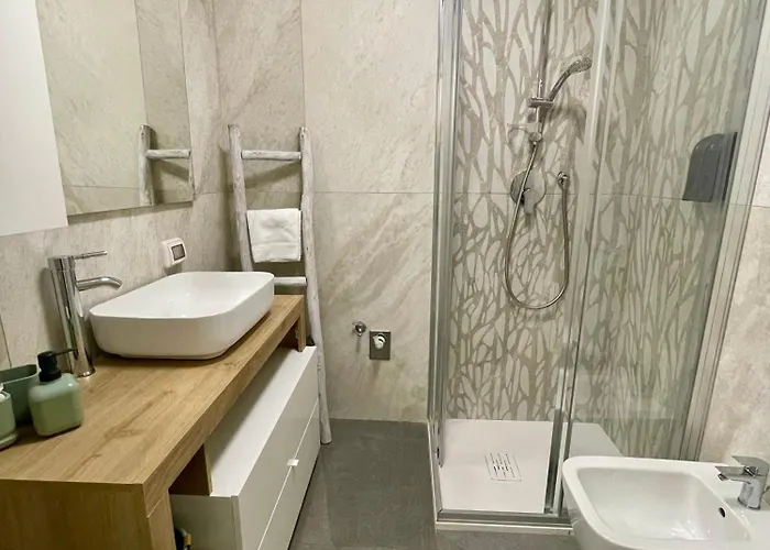 By Foot - House 아파트