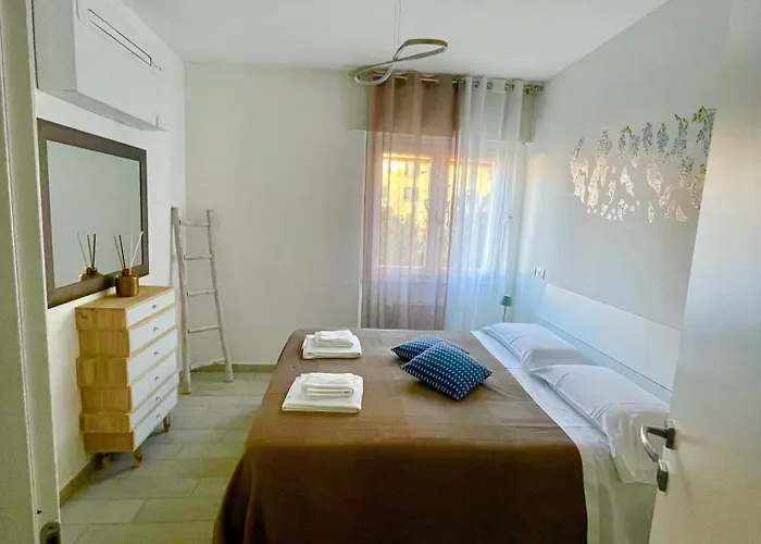 By Foot - House 아파트