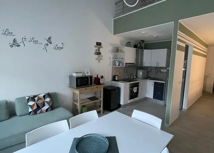 By Foot - House 바레나