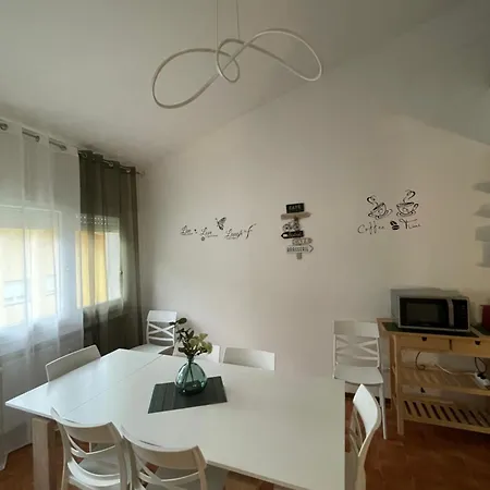 By Foot - House Apartment