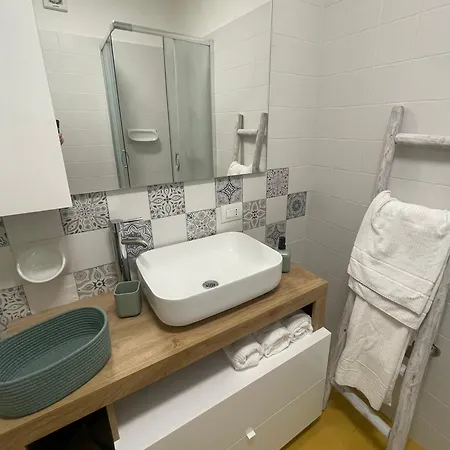 By Foot - House Apartment Varenna