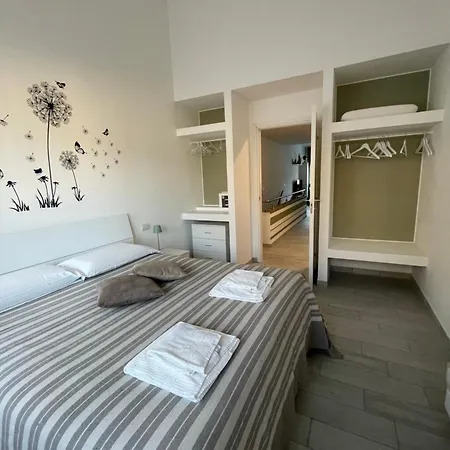 By Foot - House Varenna